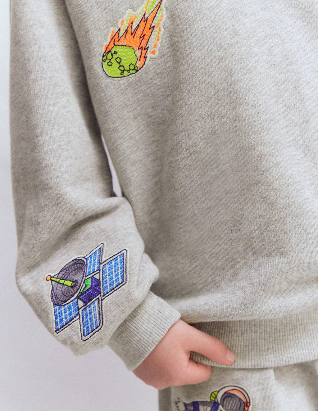 Badge Sweatshirt-Grey Marl Space